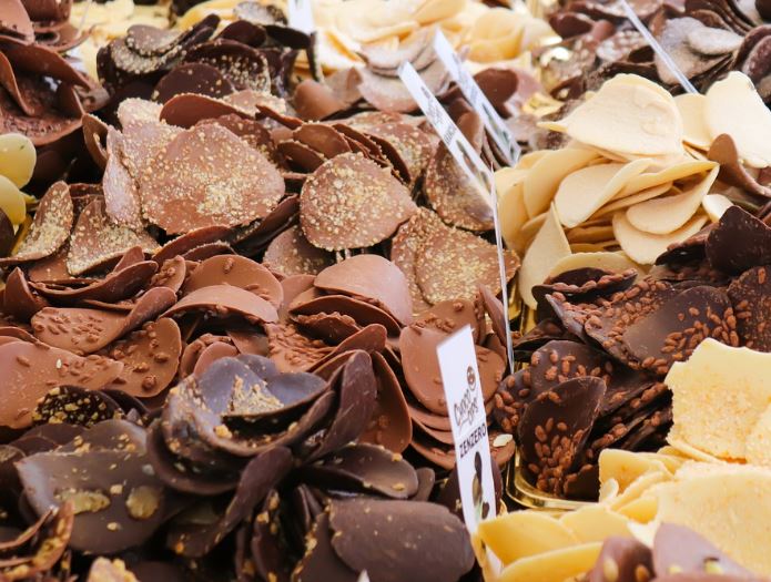 17 Symbolic Meanings of Dreaming About Sweets