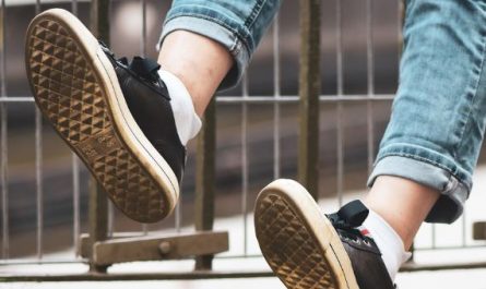 5 Symbolic Meanings of Dreaming About Falling