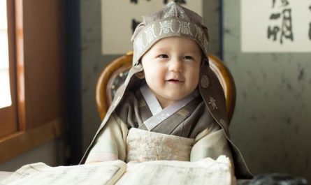 12 Symbolic Meanings of Dreaming About a Baby Urinating