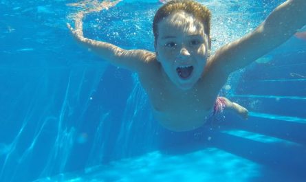 17 Symbolic Meanings of Dreaming of Swimming in Clear Water