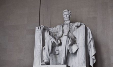 11 Symbolic Meanings of Dreaming About a Deceased President