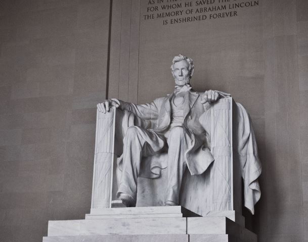 11 Symbolic Meanings of Dreaming About a Deceased President