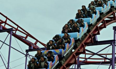 11 Symbolic Meanings of Dreaming About Going to an Amusement Park