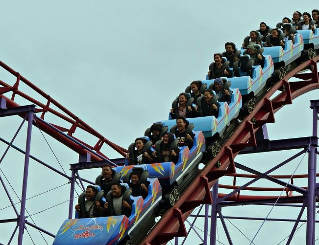 11 Symbolic Meanings of Dreaming About Going to an Amusement Park