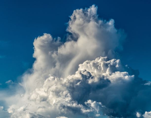 16 Symbolic Meanings of Dreaming About the Sky