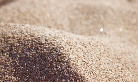 17 Symbolic Meanings of Dreaming About Sand