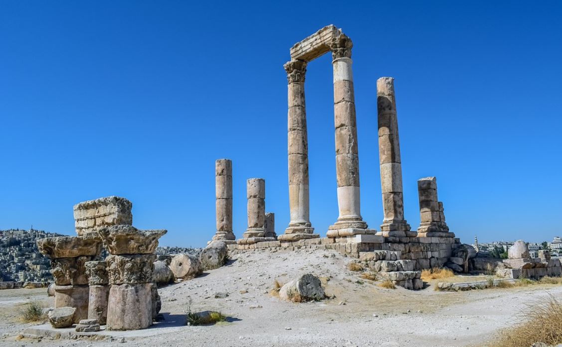 12 Spiritual Meanings of Dreaming About a Certain Place