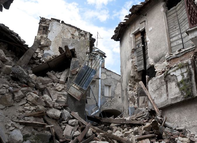 10 Spiritual Meanings of Dreaming About Earthquakes