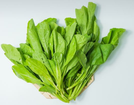 12 Symbolic Meanings of Dreaming About Spinach