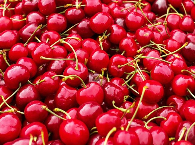 10 Symbolic Meanings of Dreaming about Cherries