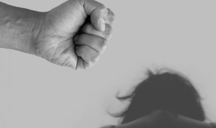 8 Symbolic Meanings of Dreaming of Being Slapped