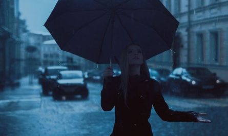 8 Symbolic Meanings of Dreaming of a Sudden Rain Shower