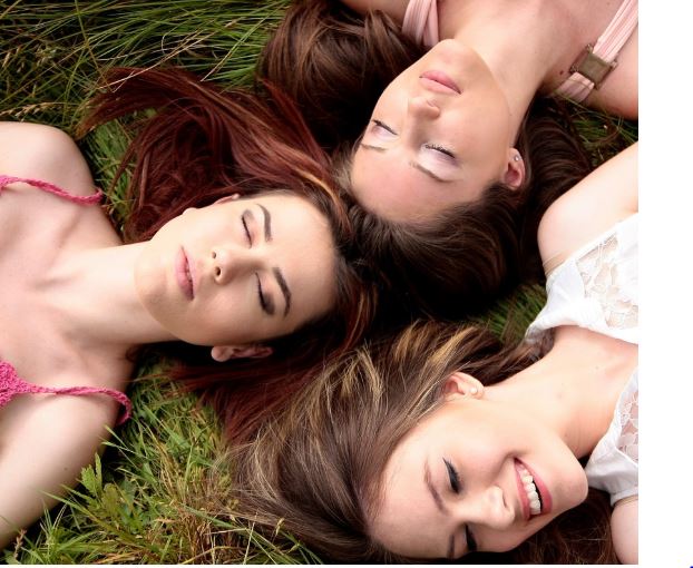 17 Symbolic Meanings of Dreaming About Deceased Friends