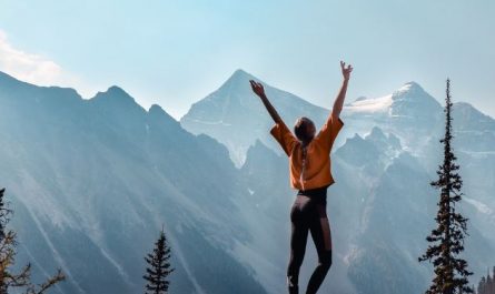 15 Symbolic Meanings of Dreams about Climbing