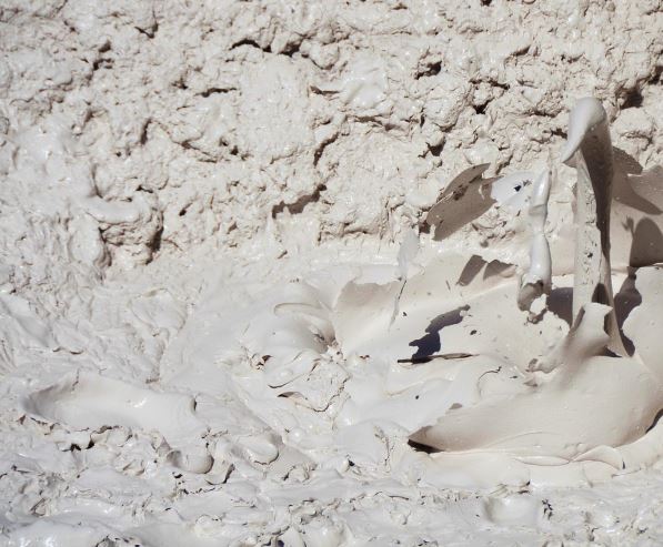 7 Symbolic Meanings of Dreaming of Mud
