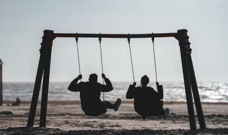 8 Symbolic Meanings of Dreams About Swings