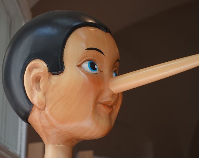 7 Symbolic Meanings of Dreams About Lying