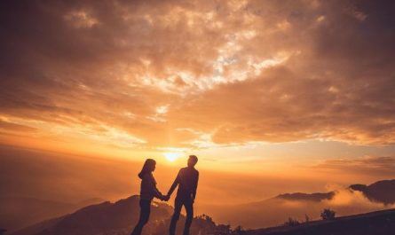 11 Symbolic Meanings of Dreams About Being Liked