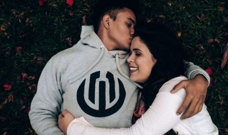11 Symbolic Meanings of Dreams About Hugging