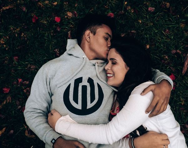 11 Symbolic Meanings of Dreams About Hugging