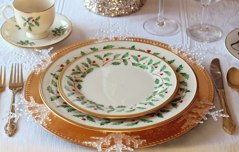 25 Symbolic Meanings of Dreams about Plates