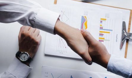 8 Symbolic Meanings of Dreaming about Doing Business