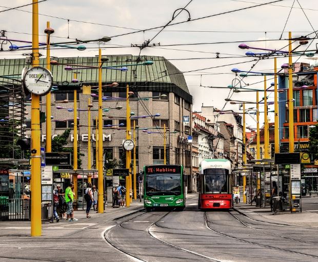 10 Symbolic Meanings of Dreaming About Missing a Bus