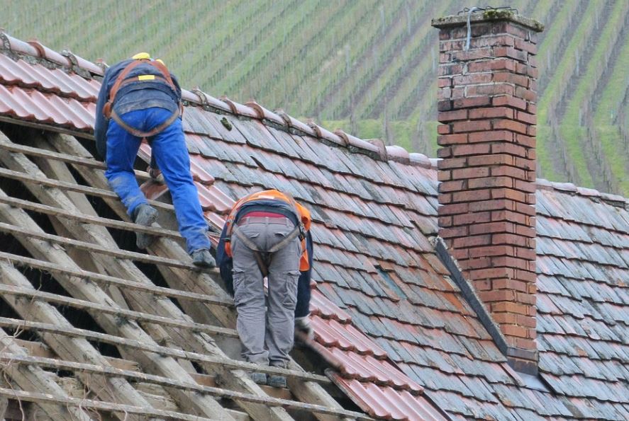 12 Symbolic Meanings of Dreams about Roofs