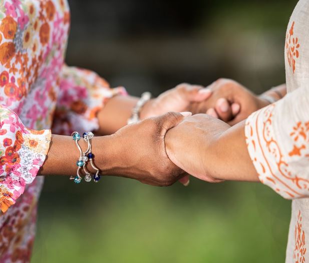 8 Symbolic Meanings of Dreaming of Shaking