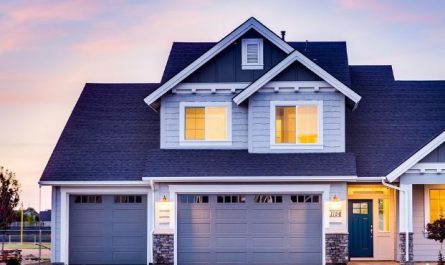 6 Symbolic Meanings of Dreaming About Your House Being Auctioned