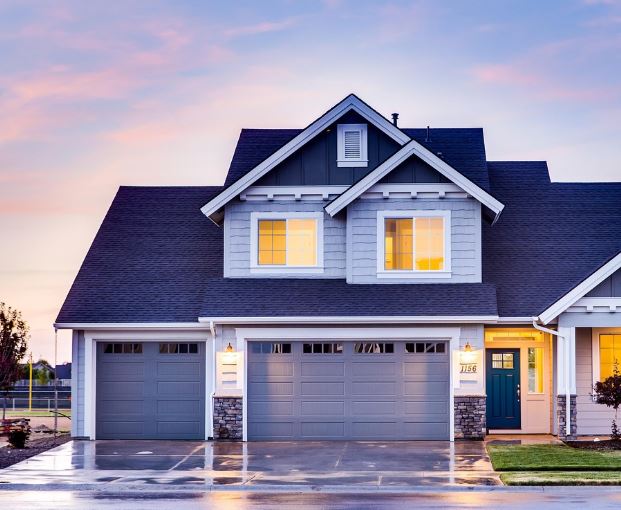 6 Symbolic Meanings of Dreaming About Your House Being Auctioned