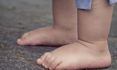 13 Symbolic Meanings of Dreaming of Small Things