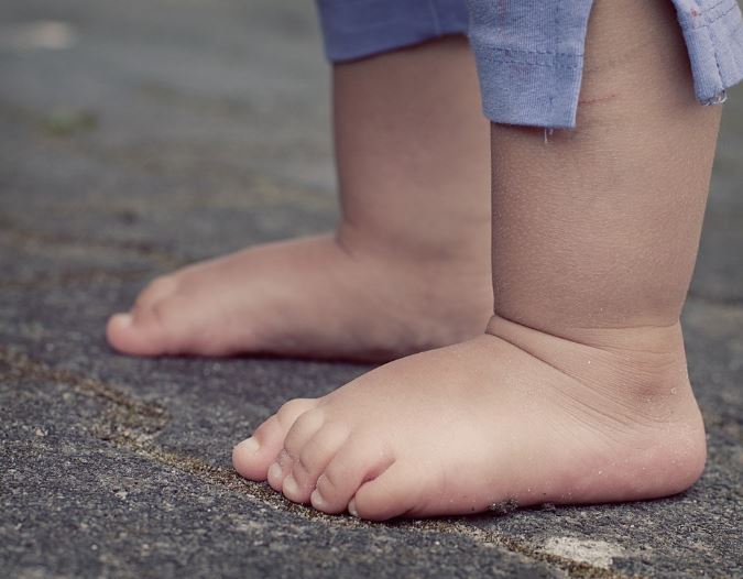 13 Symbolic Meanings of Dreaming of Small Things
