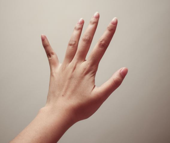 8 Symbolic Meanings of Dreaming of Giving the Middle Finger