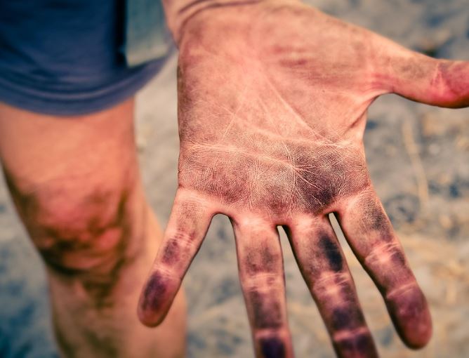 15 Symbolic Meanings of Dreams About Dirt
