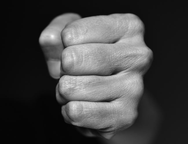8 Symbolic Meanings of Dreams about Fists