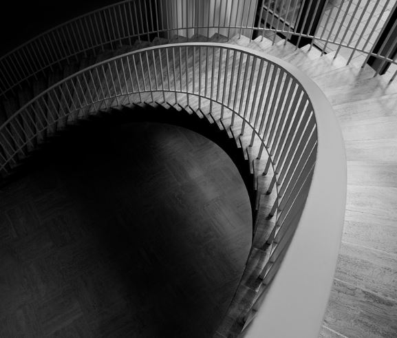 7 Symbolic Meanings of Dreaming of Tumble