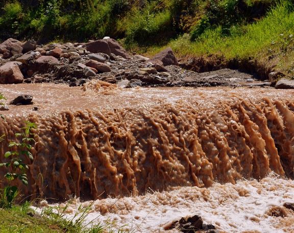 9 symbolic meanings of dreaming about being covered by water