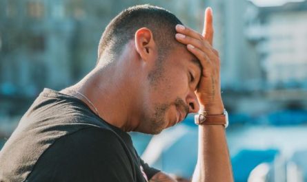 7 Symbolic Meanings of Dreaming About Struggling