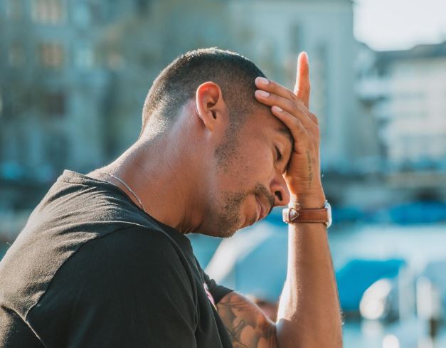 7 Symbolic Meanings of Dreaming About Struggling