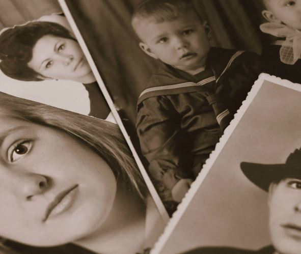 15 Symbolic Meanings of Dreaming About Relatives