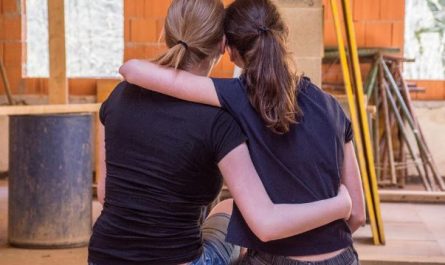 7 Symbolic Meanings of Dreaming About Making Friends