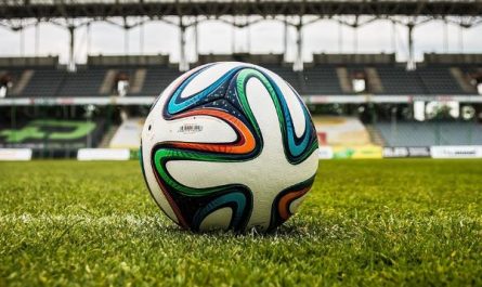 9 Symbolic Meanings of Dreaming About Athletes