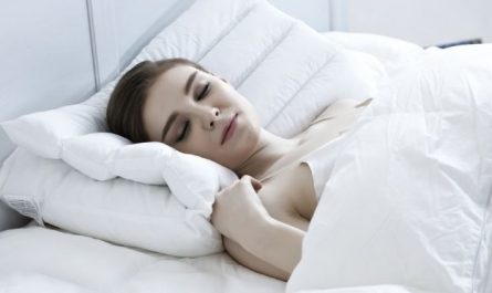 6 Symbolic Meanings of Dreaming of Being Covered