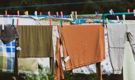 13 Symbolic Meanings of Dreaming About Old Clothes