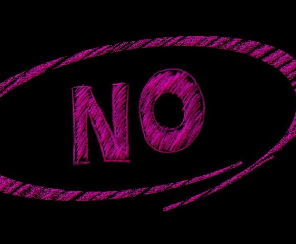 11 Symbolic Meanings of Dreaming About Breaking Up or Letting Go